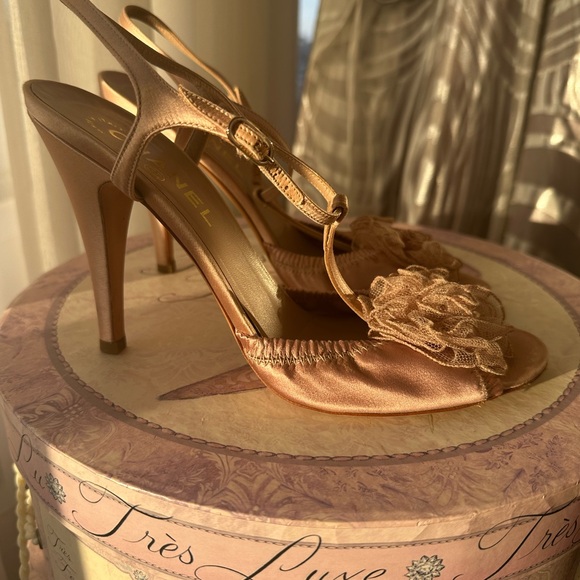Chanel Vintage Floral Rare Heels - Picture 2 of 3